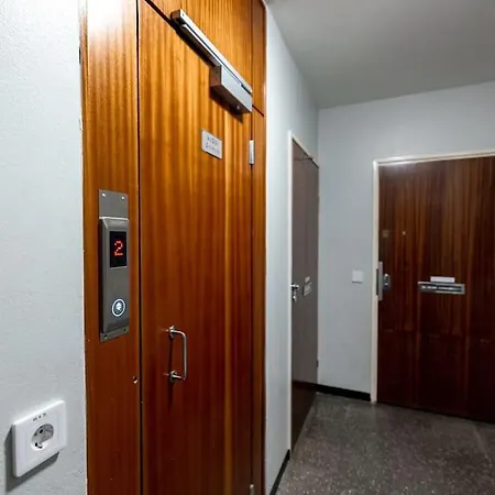 2ndhomes Cozy 1br W/ Balcony Next To Tram Stop Apartment *